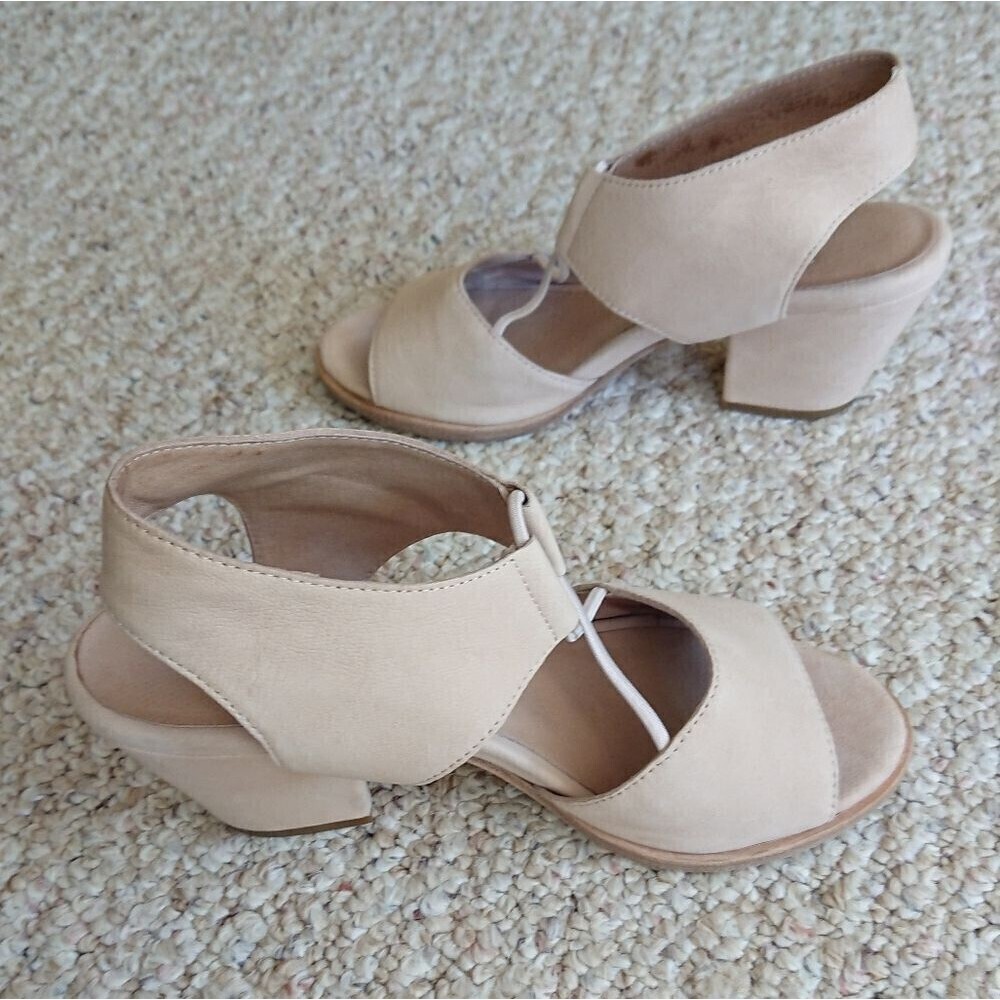 Eileen Fisher Doe Earth Tumbled Nubuck Sandal in beige size 6 - Picture 6 of 13